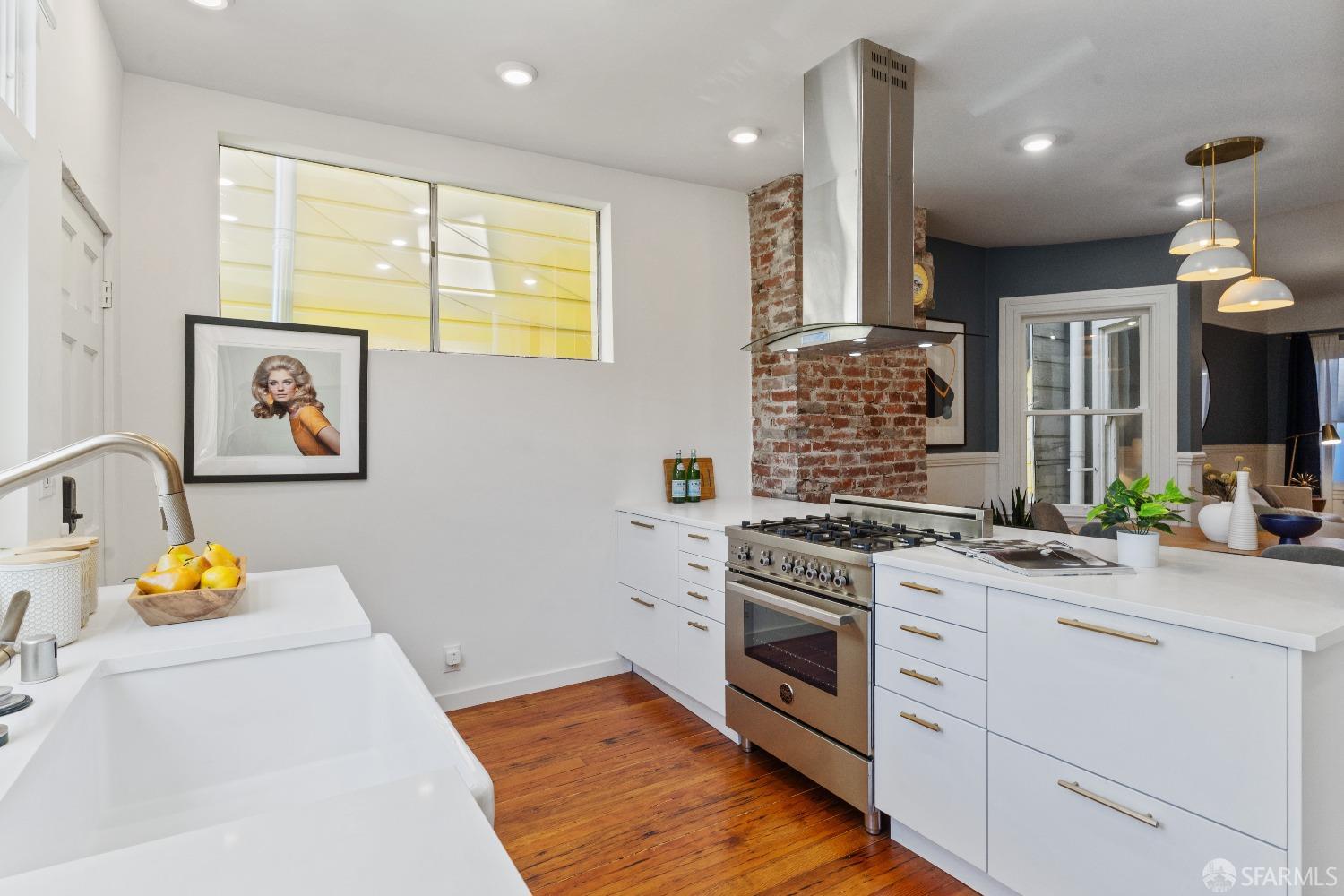 Detail Gallery Image 14 of 49 For 1156 Treat Ave #B,  San Francisco,  CA 94110 - 3 Beds | 1/1 Baths