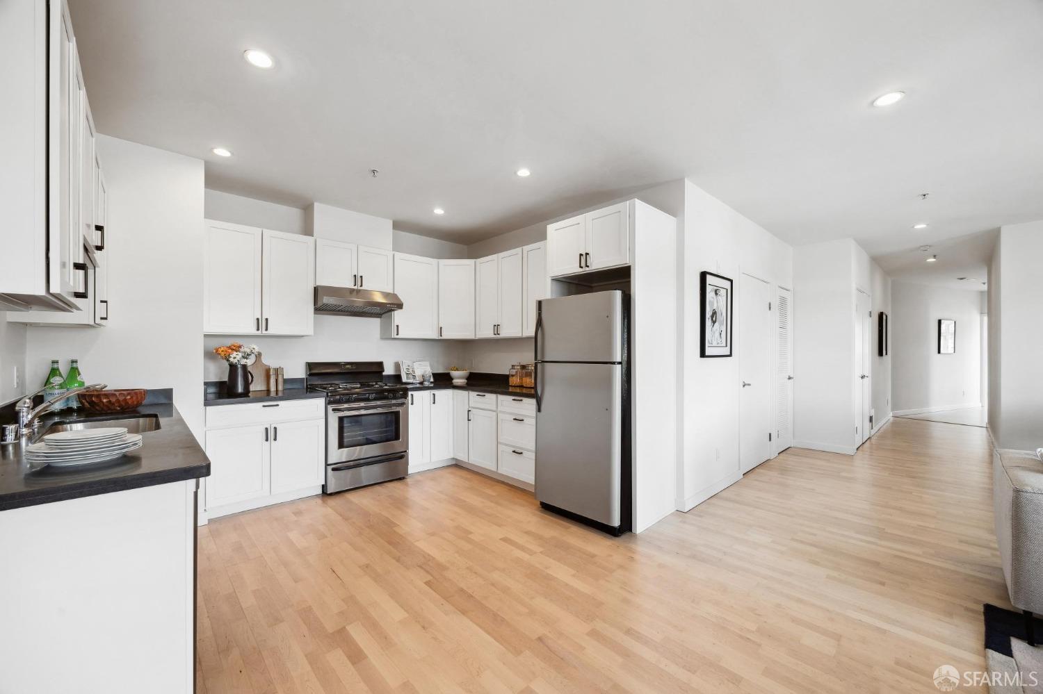 Detail Gallery Image 22 of 44 For 4343 3rd St #403,  San Francisco,  CA 94124 - 3 Beds | 2 Baths