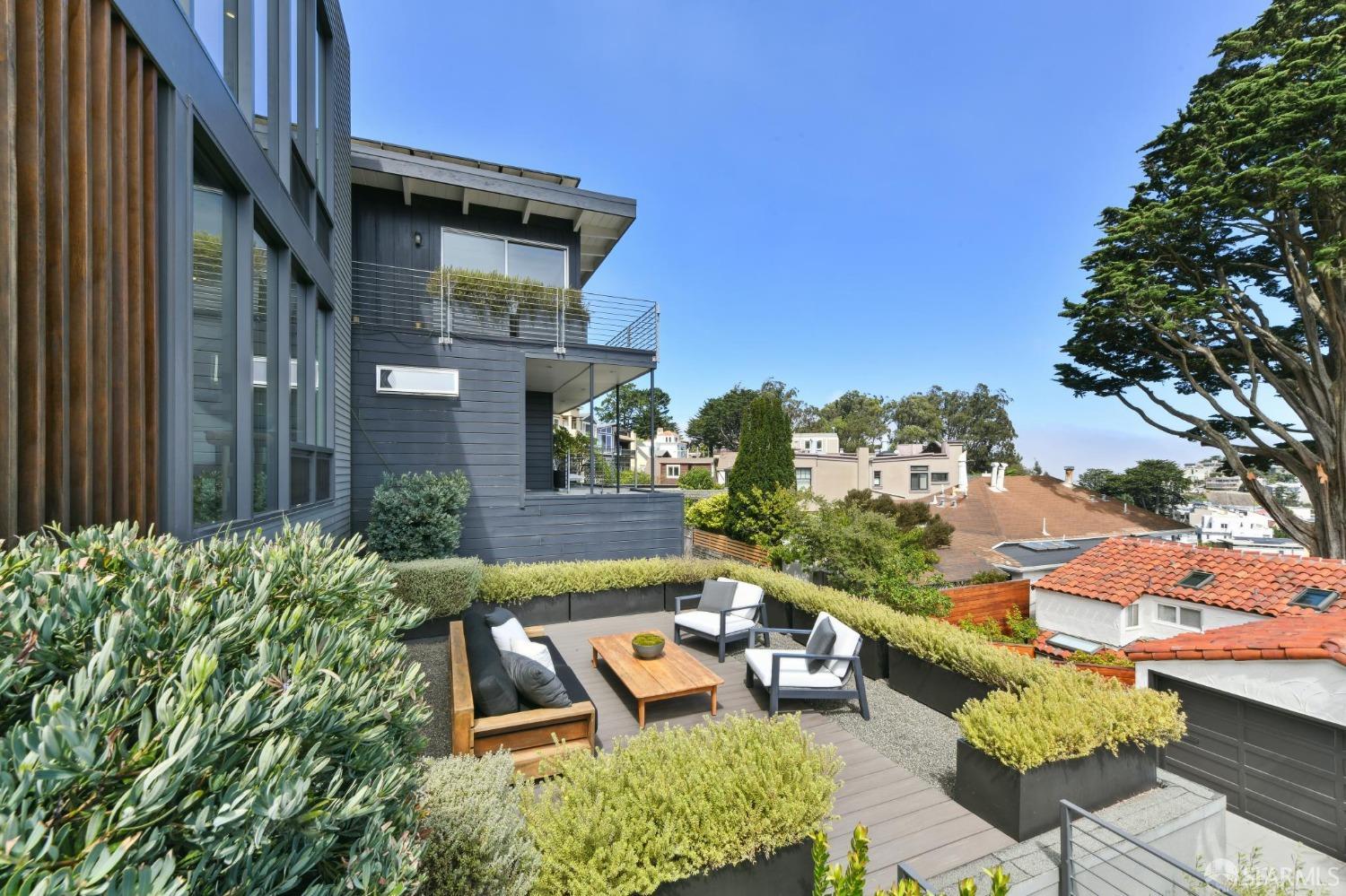 Detail Gallery Image 6 of 99 For 98 Crown Terrace, San Francisco,  CA 94114 - 4 Beds | 3/1 Baths