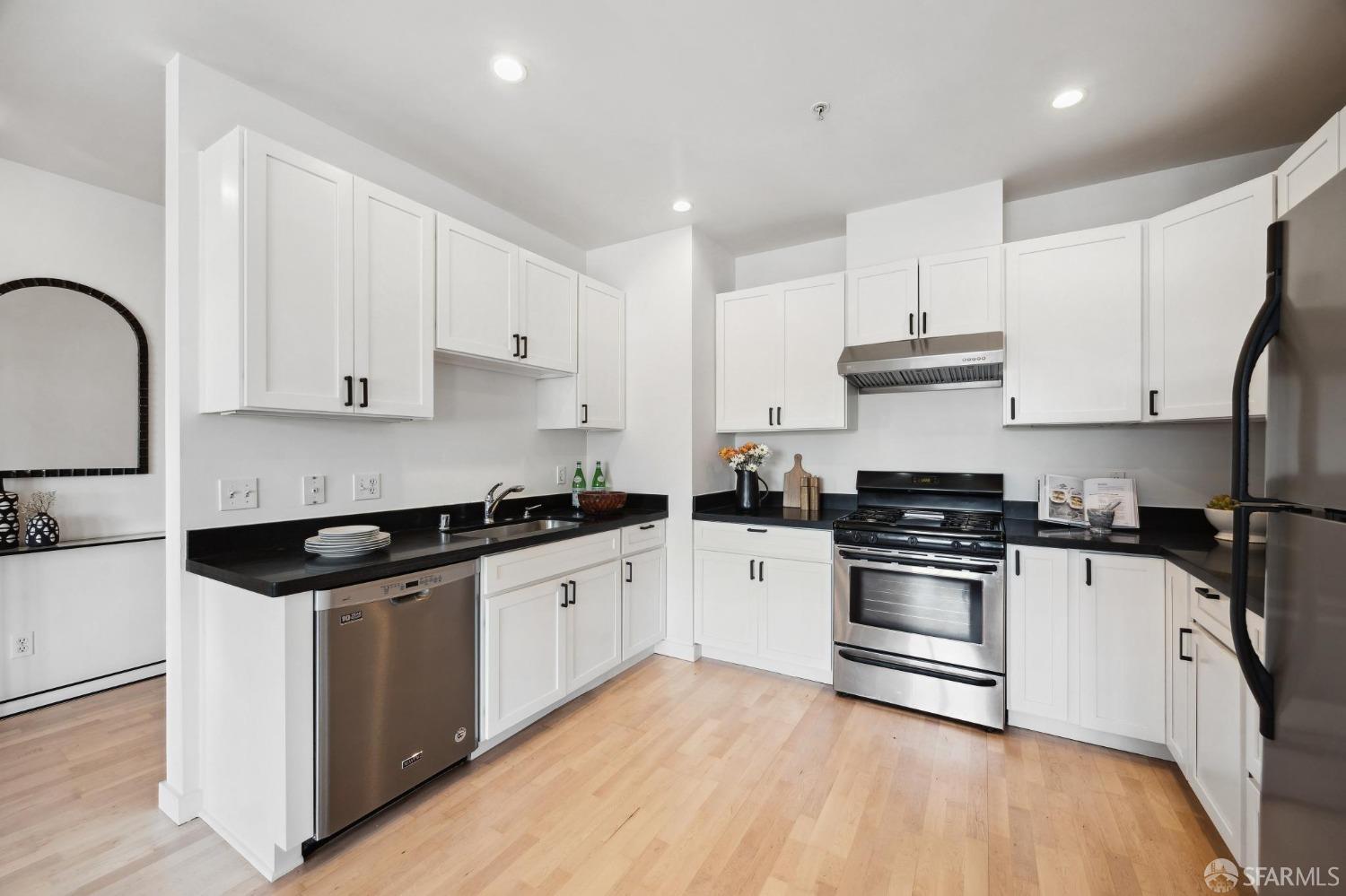 Detail Gallery Image 20 of 44 For 4343 3rd St #403,  San Francisco,  CA 94124 - 3 Beds | 2 Baths