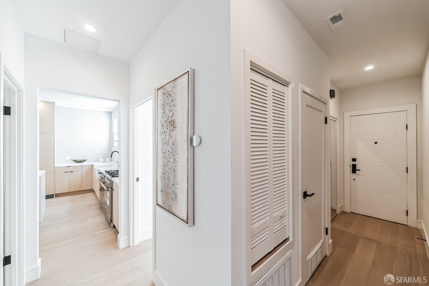 Detail Gallery Image 25 of 34 For 1492 Larkin St #6,  San Francisco,  CA 94109 - 2 Beds | 2 Baths