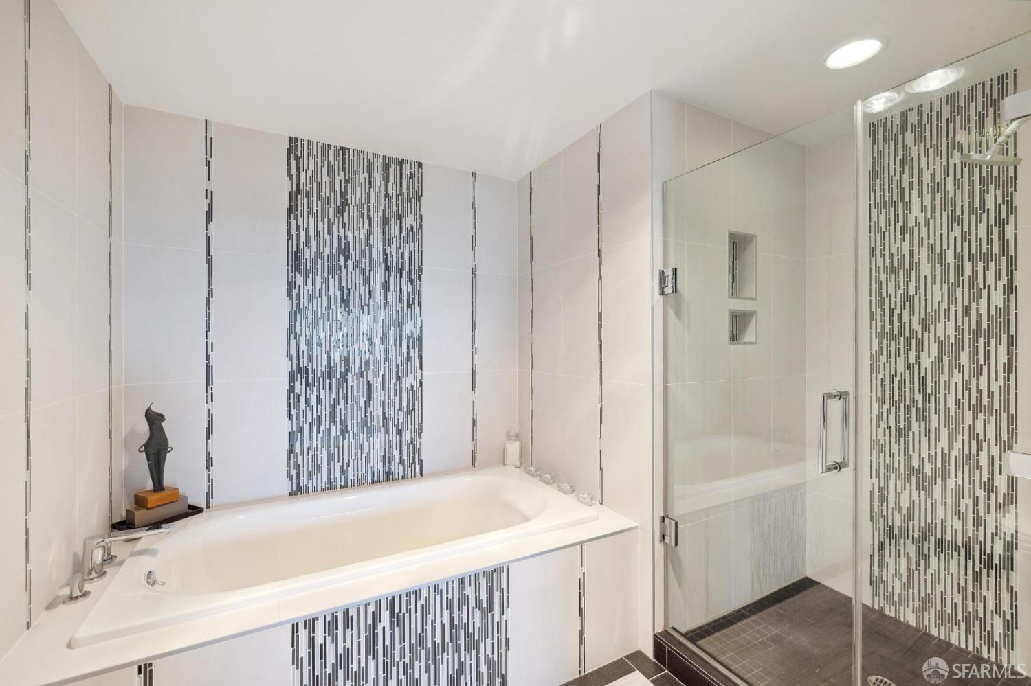 Detail Gallery Image 27 of 60 For 1388 Gough St #1201,  San Francisco,  CA 94109 - 2 Beds | 2 Baths