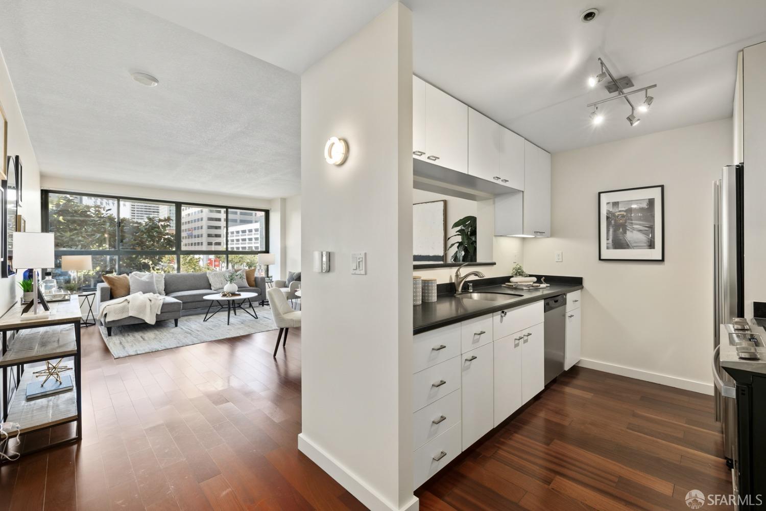 Detail Gallery Image 2 of 34 For 300 3rd St #424,  San Francisco,  CA 94107 - 1 Beds | 1/1 Baths