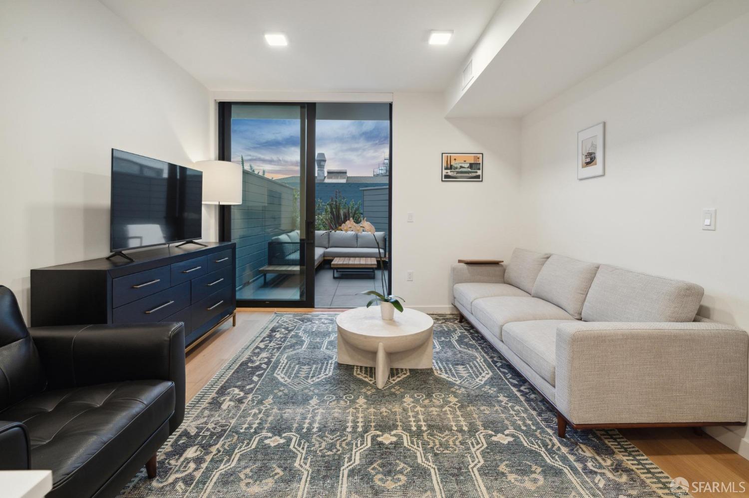 Detail Gallery Image 8 of 23 For 1580 Pacific Ave #207,  San Francisco,  CA 94109 - 1 Beds | 1 Baths