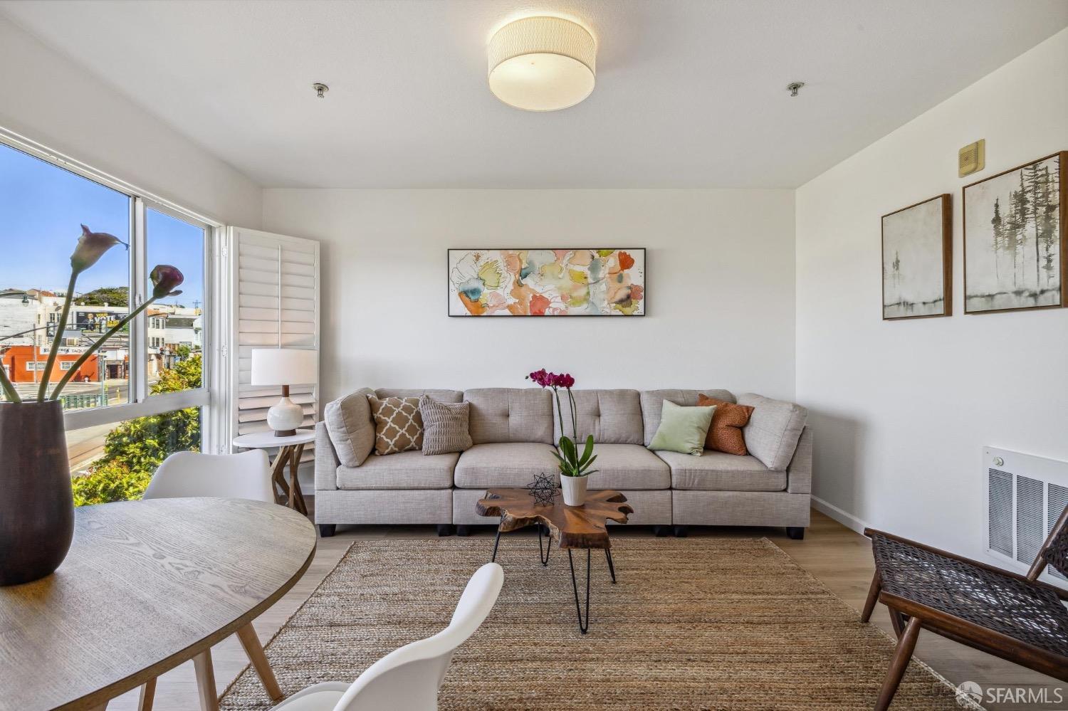 Detail Gallery Image 2 of 22 For 1688 Wallace Ave #302,  San Francisco,  CA 94124 - 2 Beds | 2 Baths