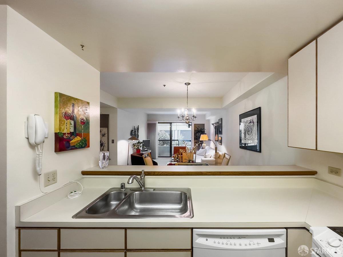 Detail Gallery Image 8 of 25 For 601 Van Ness Ave #110,  San Francisco,  CA 94102 - 1 Beds | 1 Baths