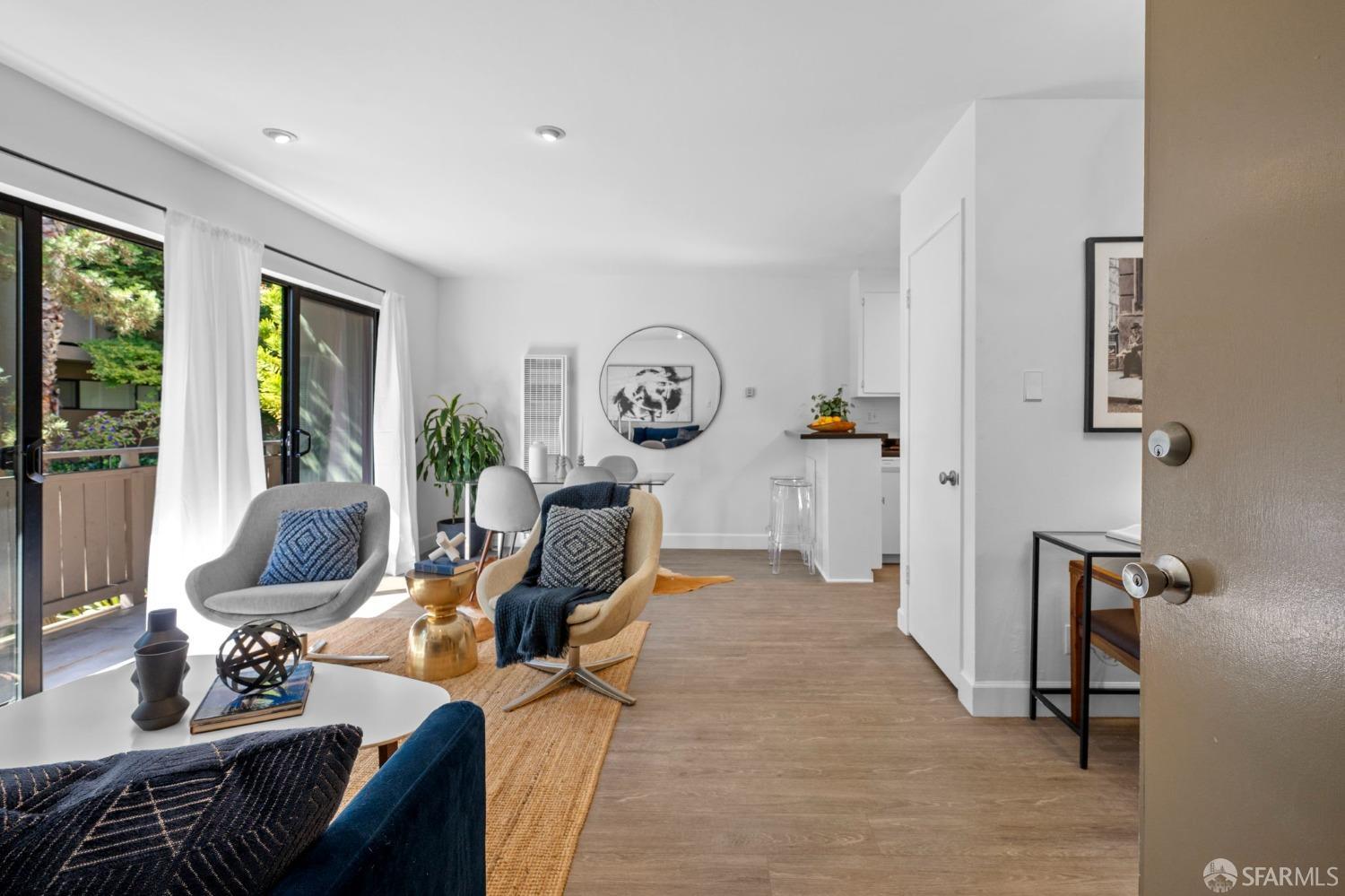 Detail Gallery Image 3 of 46 For 1817 California St 2c,  San Francisco,  CA 94109 - 2 Beds | 1/1 Baths