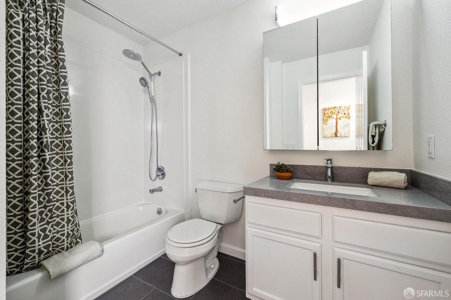 Detail Gallery Image 15 of 22 For 1688 Wallace Ave #302,  San Francisco,  CA 94124 - 2 Beds | 2 Baths