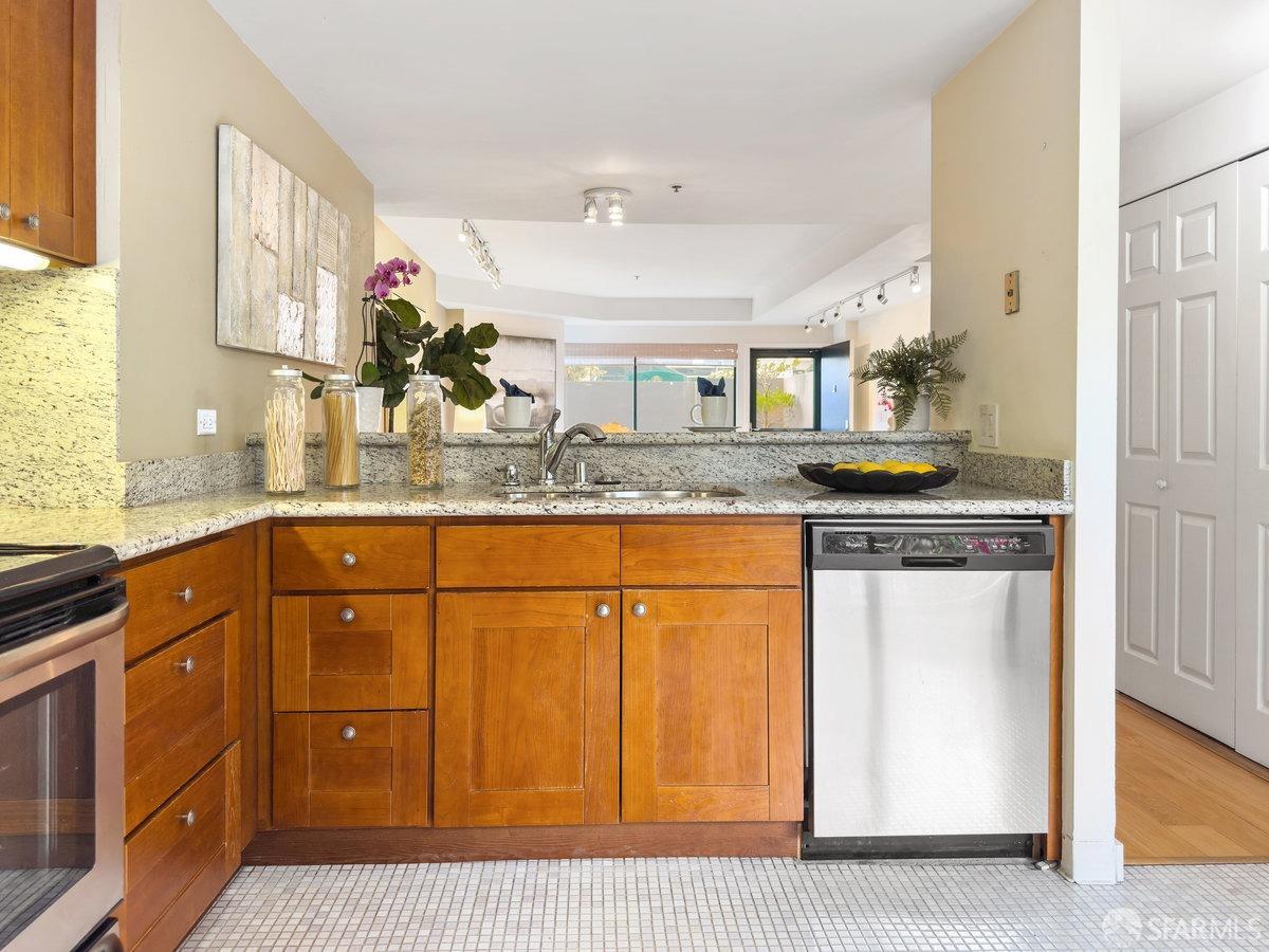 Detail Gallery Image 17 of 38 For 601 Van Ness Ave #4,  San Francisco,  CA 94102 - 2 Beds | 2 Baths