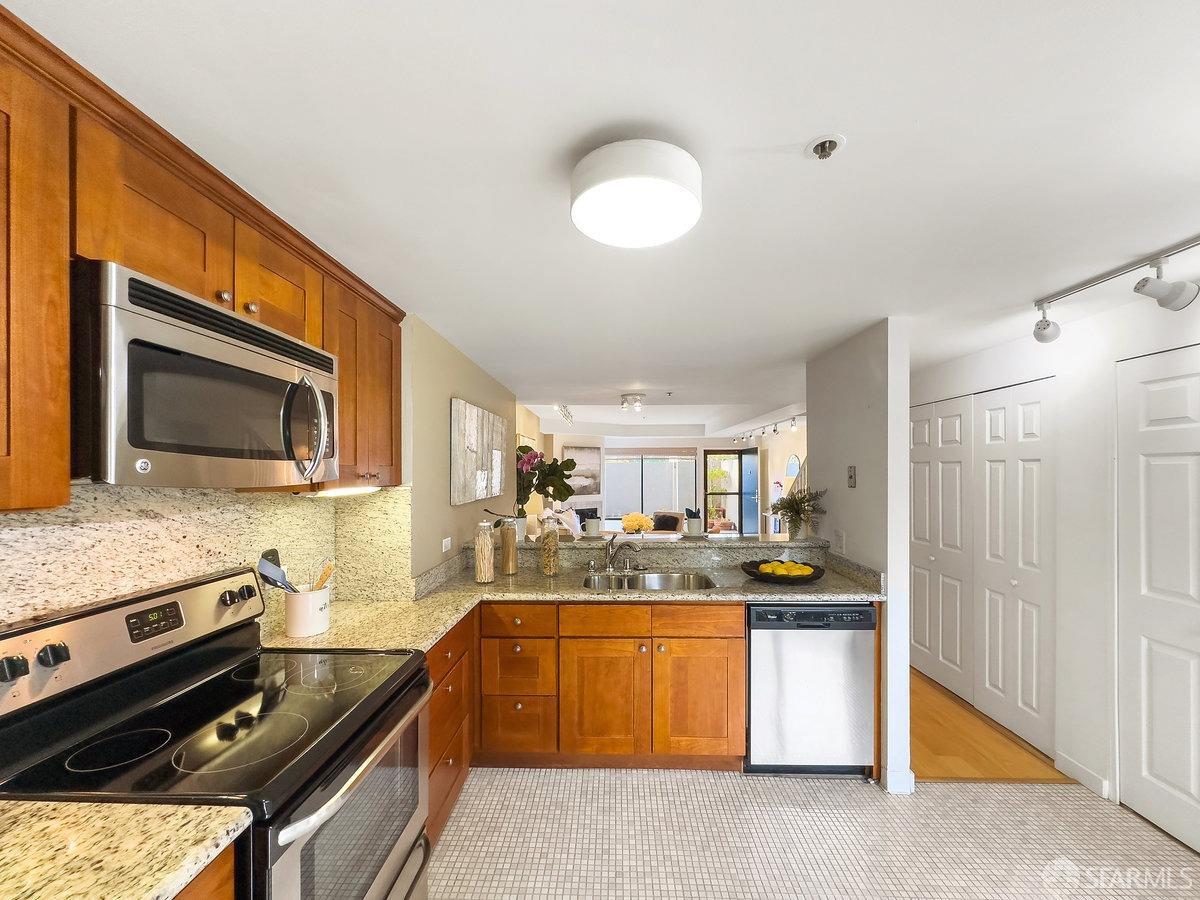 Detail Gallery Image 16 of 38 For 601 Van Ness Ave #4,  San Francisco,  CA 94102 - 2 Beds | 2 Baths