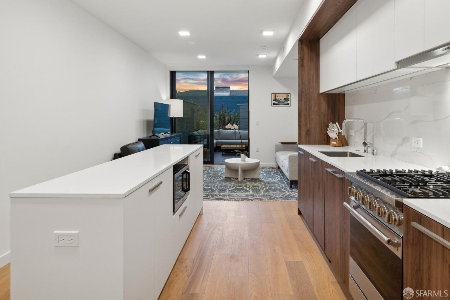 Detail Gallery Image 5 of 23 For 1580 Pacific Ave #207,  San Francisco,  CA 94109 - 1 Beds | 1 Baths