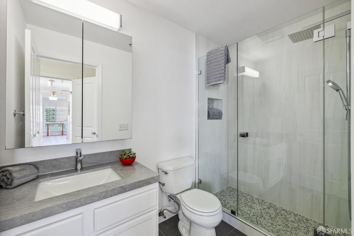 Detail Gallery Image 13 of 22 For 1688 Wallace Ave #302,  San Francisco,  CA 94124 - 2 Beds | 2 Baths