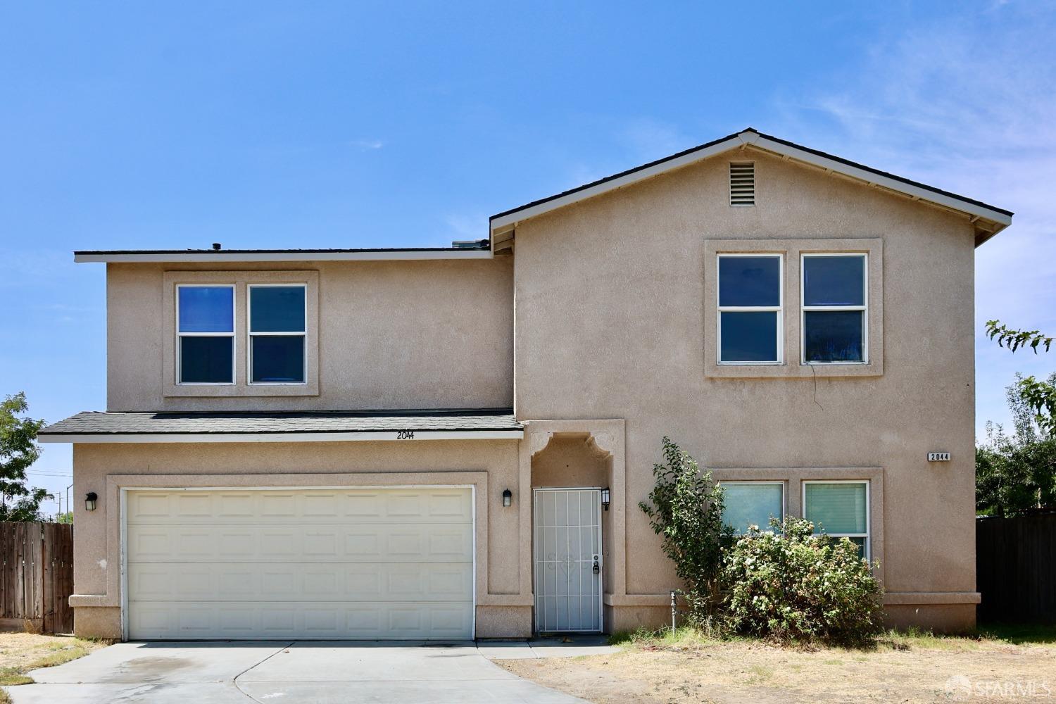 Detail Gallery Image 1 of 1 For 2044 S 8th St, Fresno,  CA 93702 - 5 Beds | 2/1 Baths