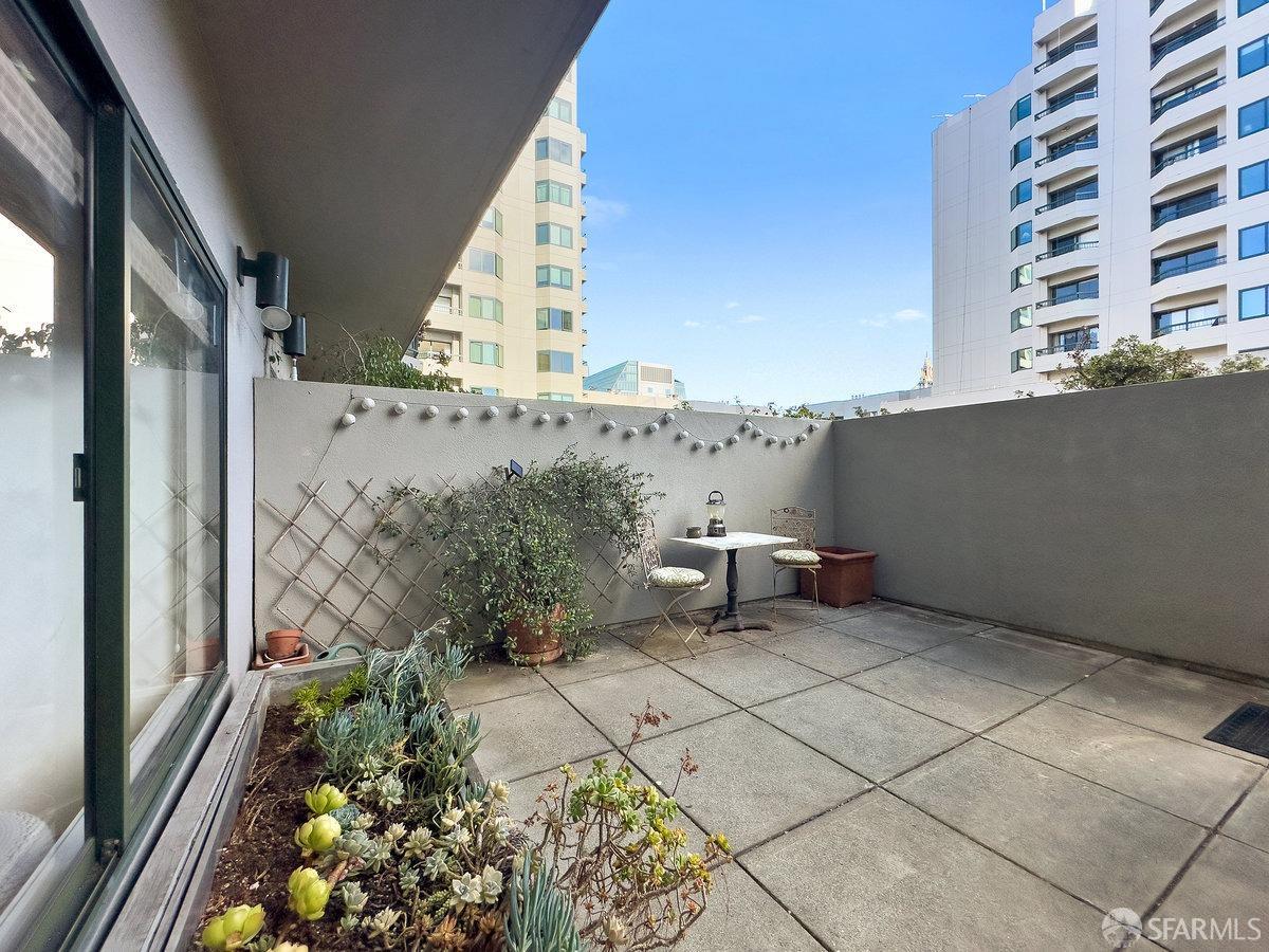 Detail Gallery Image 4 of 38 For 601 Van Ness Ave #4,  San Francisco,  CA 94102 - 2 Beds | 2 Baths