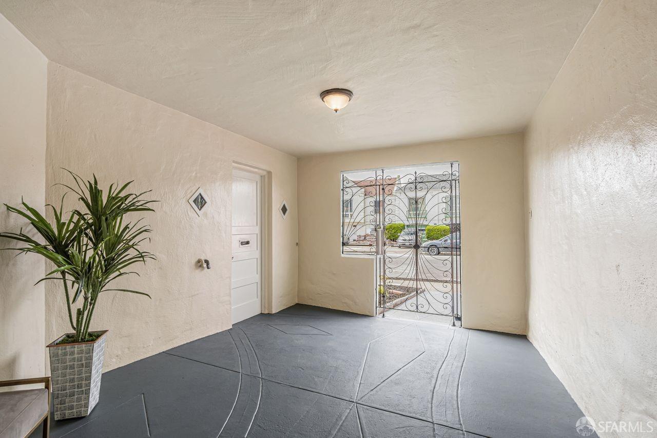 Detail Gallery Image 3 of 31 For 1646 41st Ave, San Francisco,  CA 94122 - 2 Beds | 1 Baths