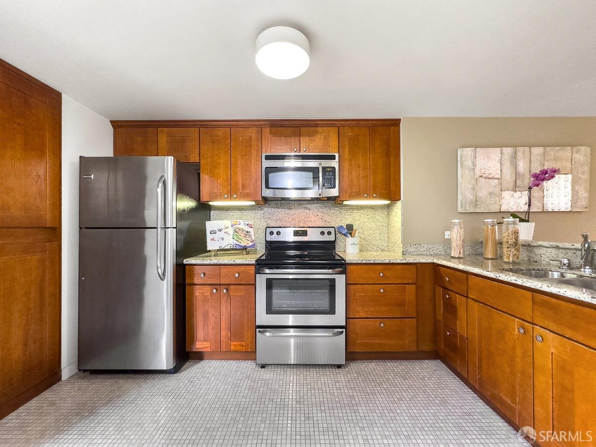 Detail Gallery Image 15 of 38 For 601 Van Ness Ave #4,  San Francisco,  CA 94102 - 2 Beds | 2 Baths