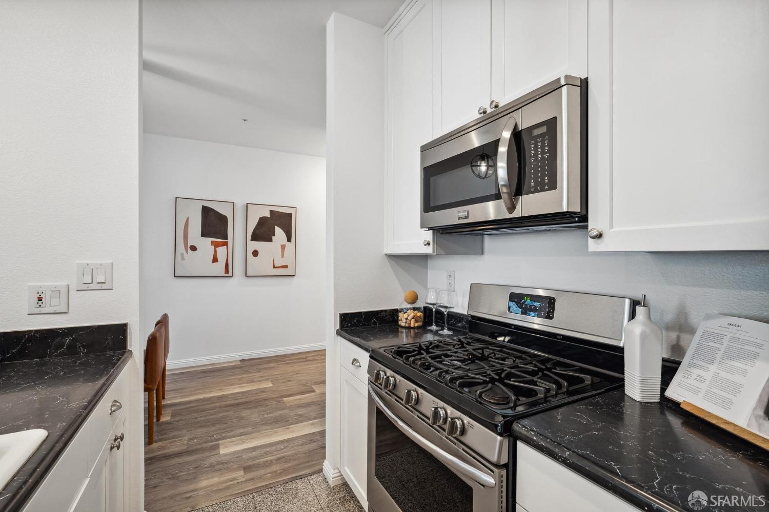 Detail Gallery Image 15 of 42 For 190 Cervantes Blvd #103,  San Francisco,  CA 94123 - 1 Beds | 1 Baths