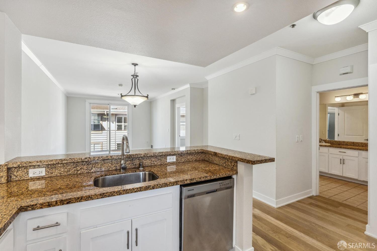 Detail Gallery Image 8 of 44 For 301 Crescent Ct #3411,  San Francisco,  CA 94134 - 1 Beds | 1 Baths