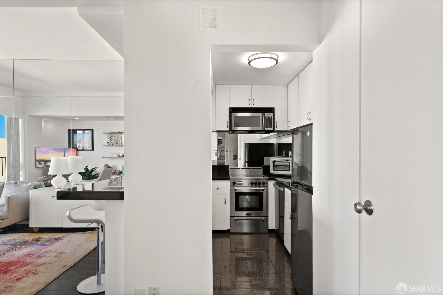 Detail Gallery Image 13 of 33 For 10 Miller Pl #1002,  San Francisco,  CA 94108 - 1 Beds | 1 Baths