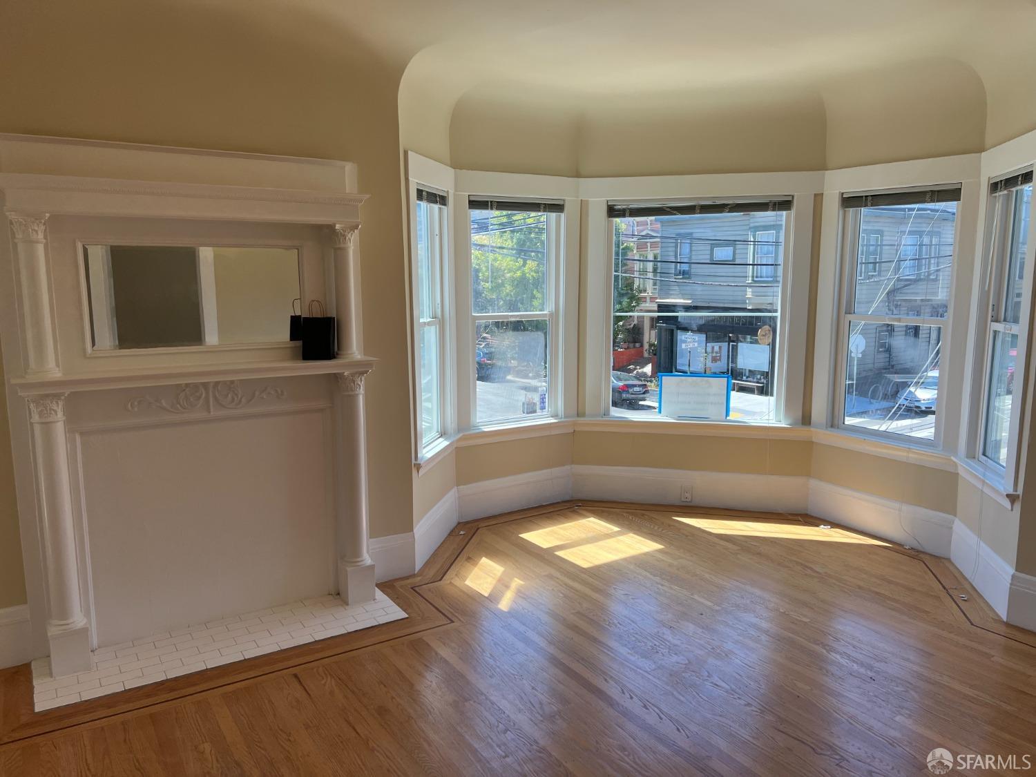 Detail Gallery Image 3 of 27 For 1297 Sanchez St a,  San Francisco,  CA 94131 - 2 Beds | 1 Baths