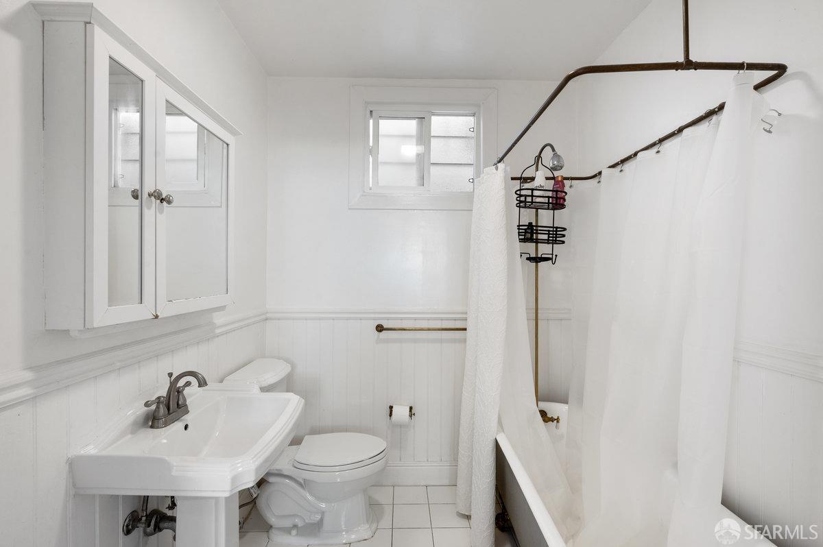 Detail Gallery Image 15 of 34 For 674 Douglass St, San Francisco,  CA 94114 - 4 Beds | 2/1 Baths