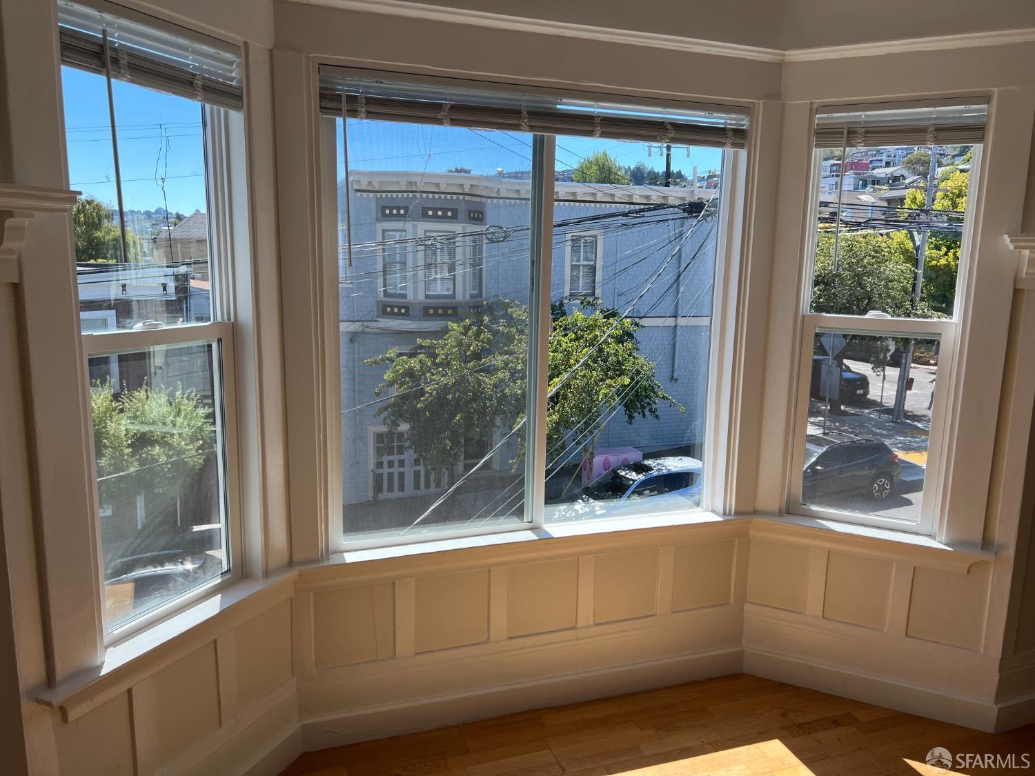 Detail Gallery Image 6 of 34 For 1297 Sanchez St #B,  San Francisco,  CA 94114 - 2 Beds | 1 Baths