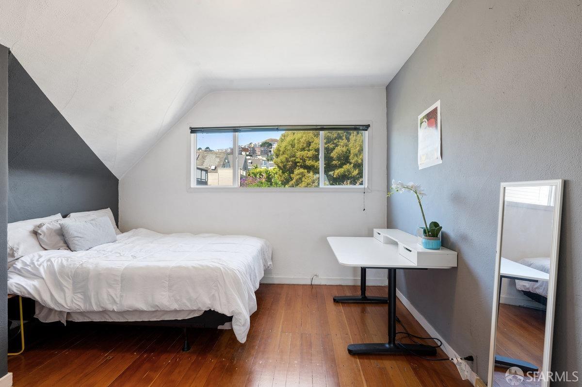 Detail Gallery Image 18 of 34 For 674 Douglass St, San Francisco,  CA 94114 - 4 Beds | 2/1 Baths