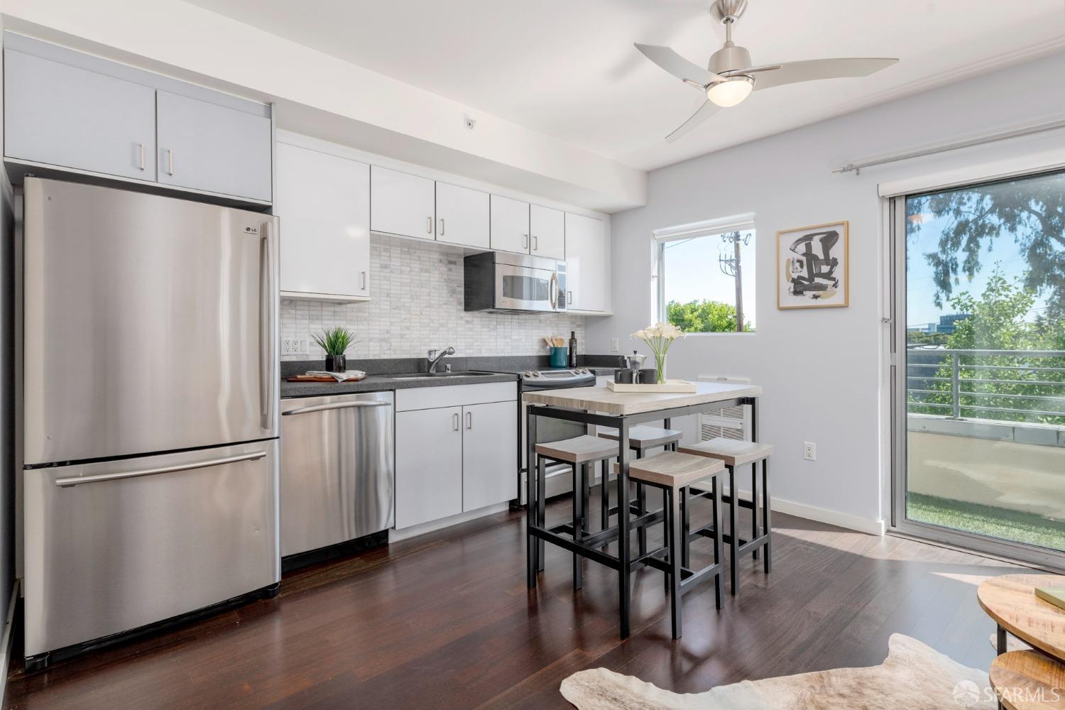 Photo #6: 424063994 Listing 