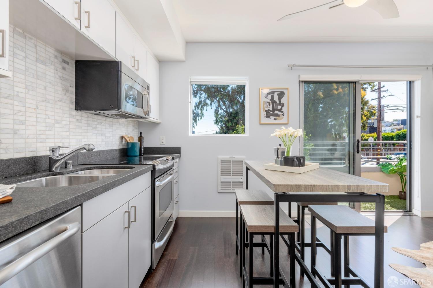 Photo #3: 424063994 Listing 
