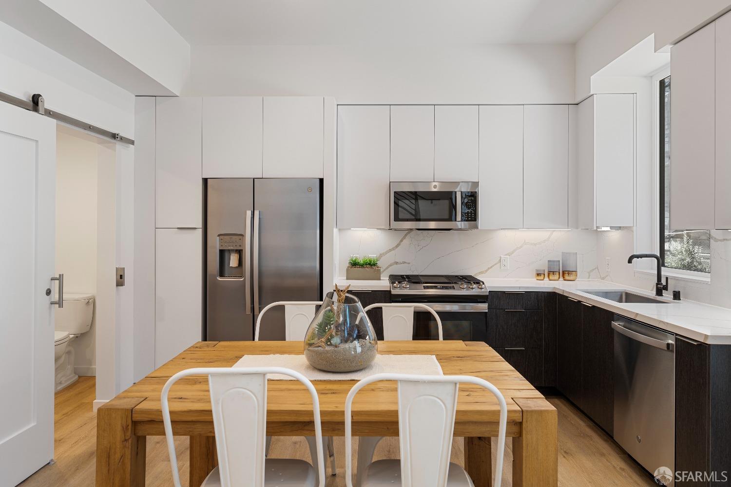 Photo #5: 424051817 Listing 