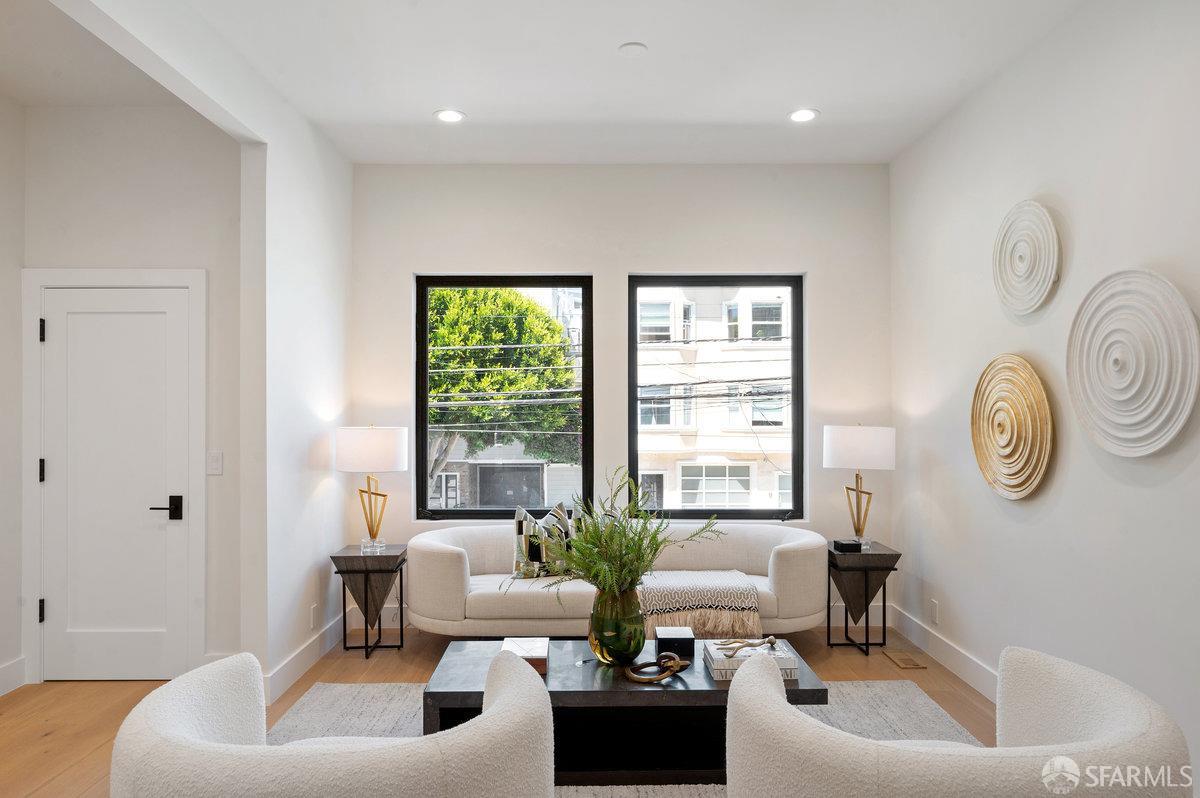 Detail Gallery Image 3 of 77 For 1935 Greenwich St, San Francisco,  CA 94123 - 2 Beds | 2/1 Baths