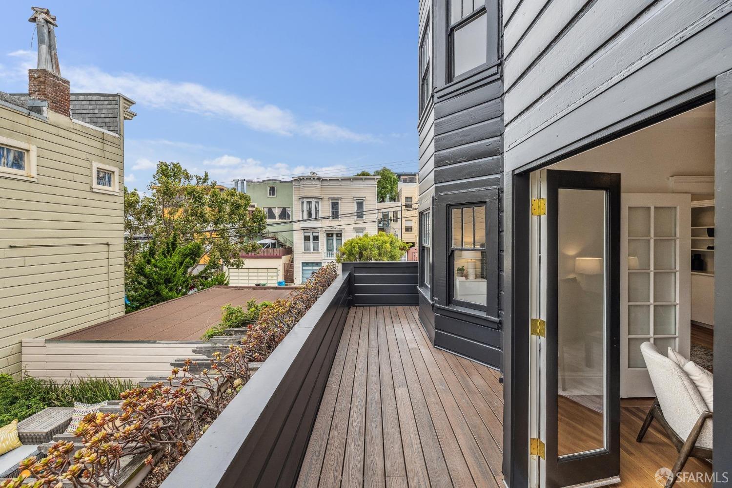 Detail Gallery Image 3 of 31 For 1256 Dolores St #1,  San Francisco,  CA 94110 - 3 Beds | 2 Baths