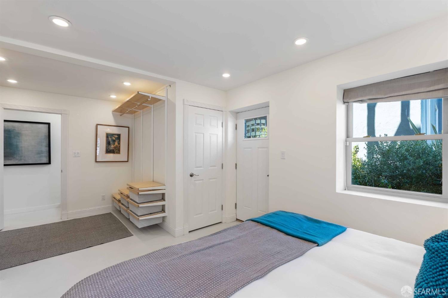 Detail Gallery Image 19 of 48 For 734 Bay St #B,  San Francisco,  CA 94109 - 2 Beds | 2 Baths