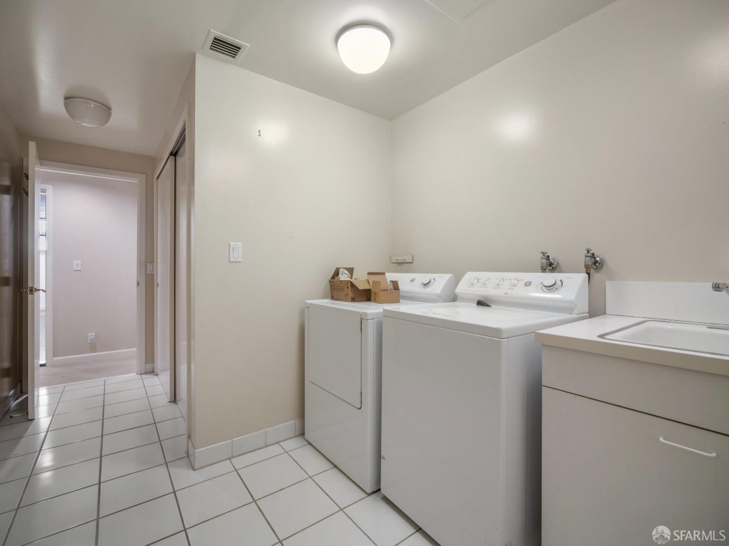 Detail Gallery Image 32 of 43 For 1150 Sacramento St #204,  San Francisco,  CA 94108 - 2 Beds | 2/1 Baths