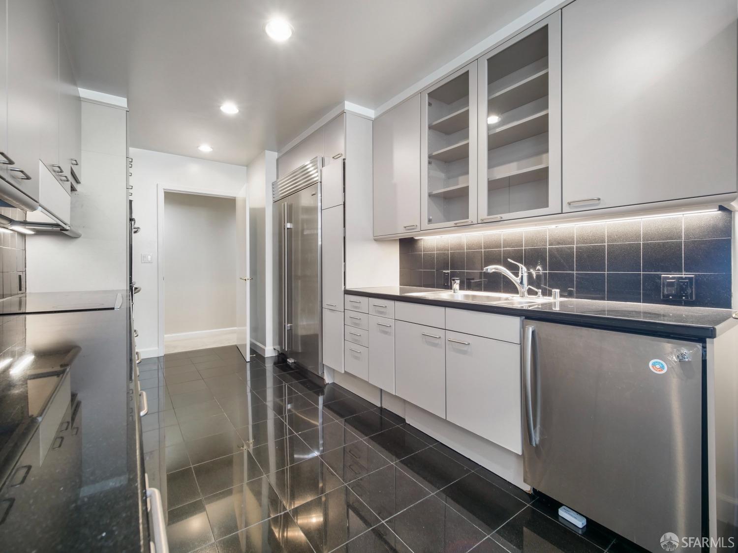 Detail Gallery Image 15 of 43 For 1150 Sacramento St #204,  San Francisco,  CA 94108 - 2 Beds | 2/1 Baths