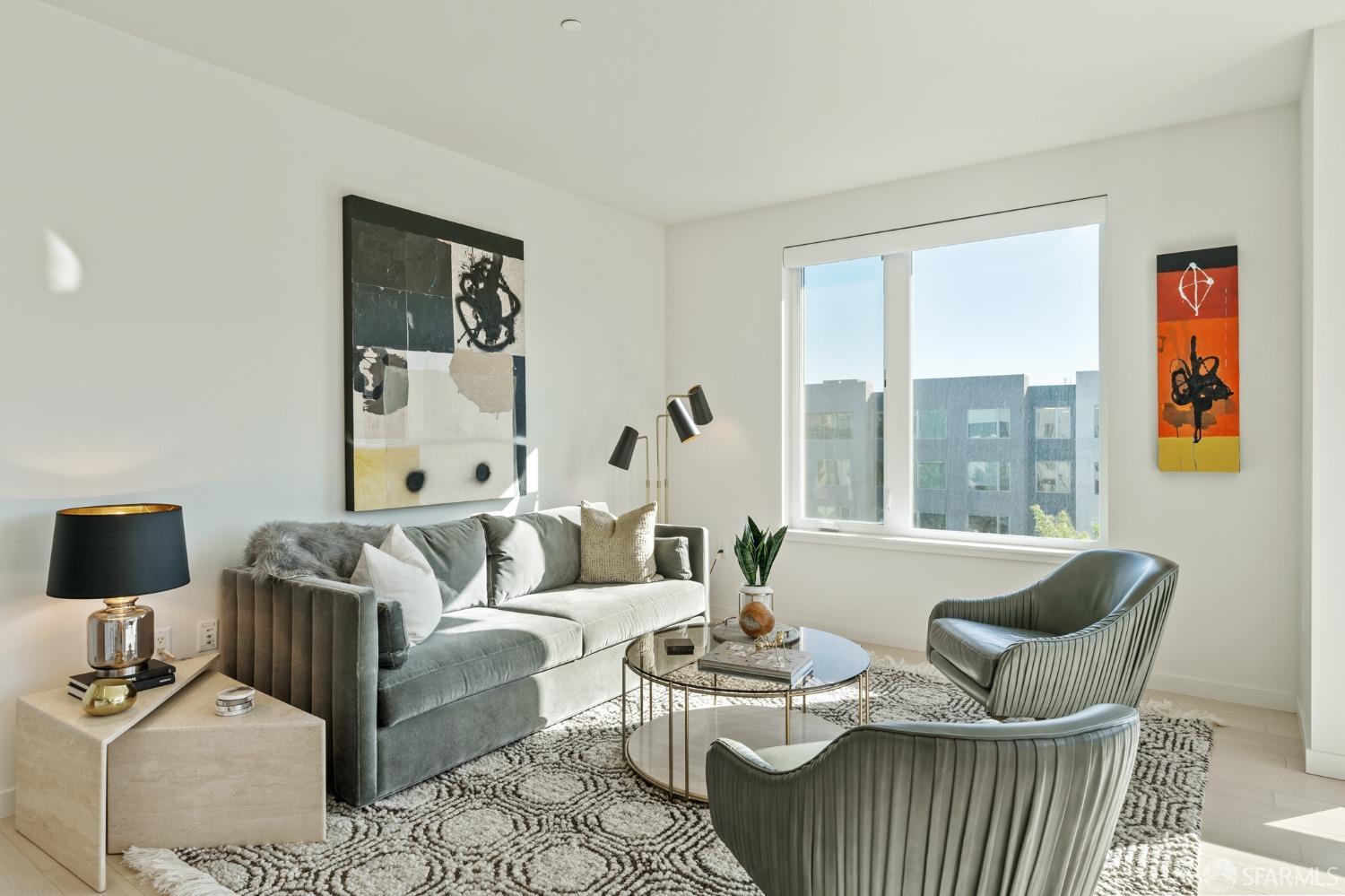 Detail Gallery Image 2 of 19 For 52 Innes Ct #403,  San Francisco,  CA 94124 - 3 Beds | 2 Baths