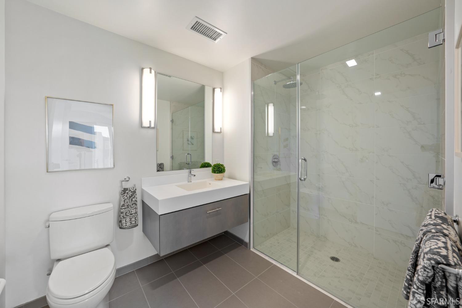 Detail Gallery Image 11 of 19 For 52 Innes Ct #403,  San Francisco,  CA 94124 - 3 Beds | 2 Baths