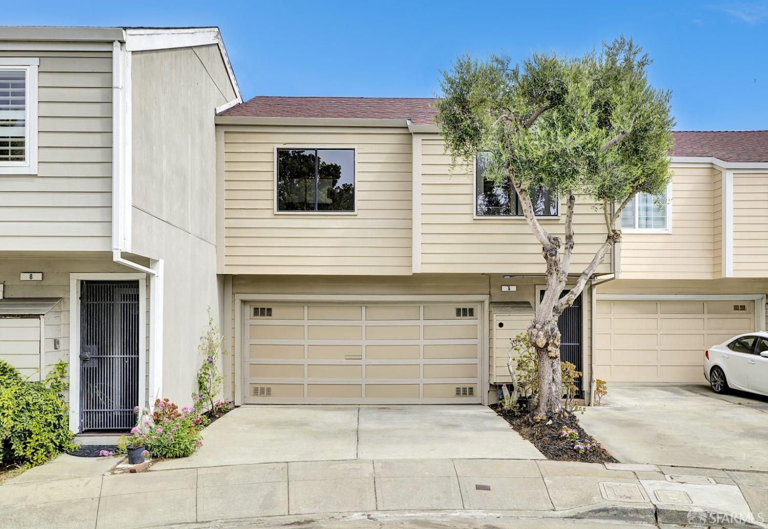 Detail Gallery Image 2 of 60 For 6 Hillview Ct, San Francisco,  CA 94124 - 3 Beds | 2 Baths