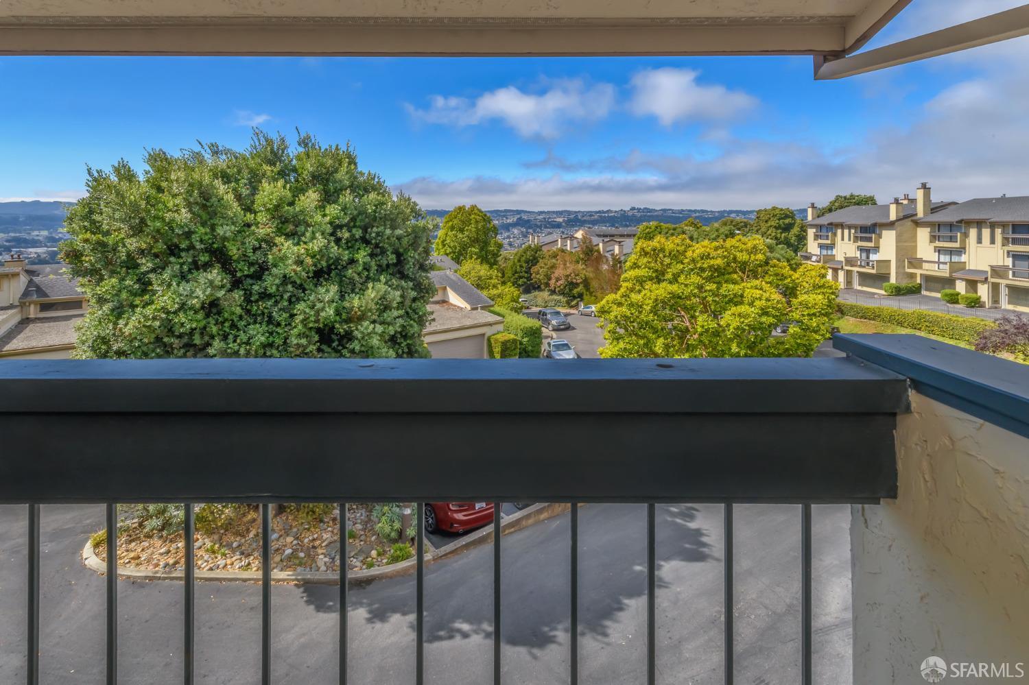 Detail Gallery Image 7 of 27 For 607 Stonegate Dr, South San Francisco,  CA 94080 - 3 Beds | 2/1 Baths