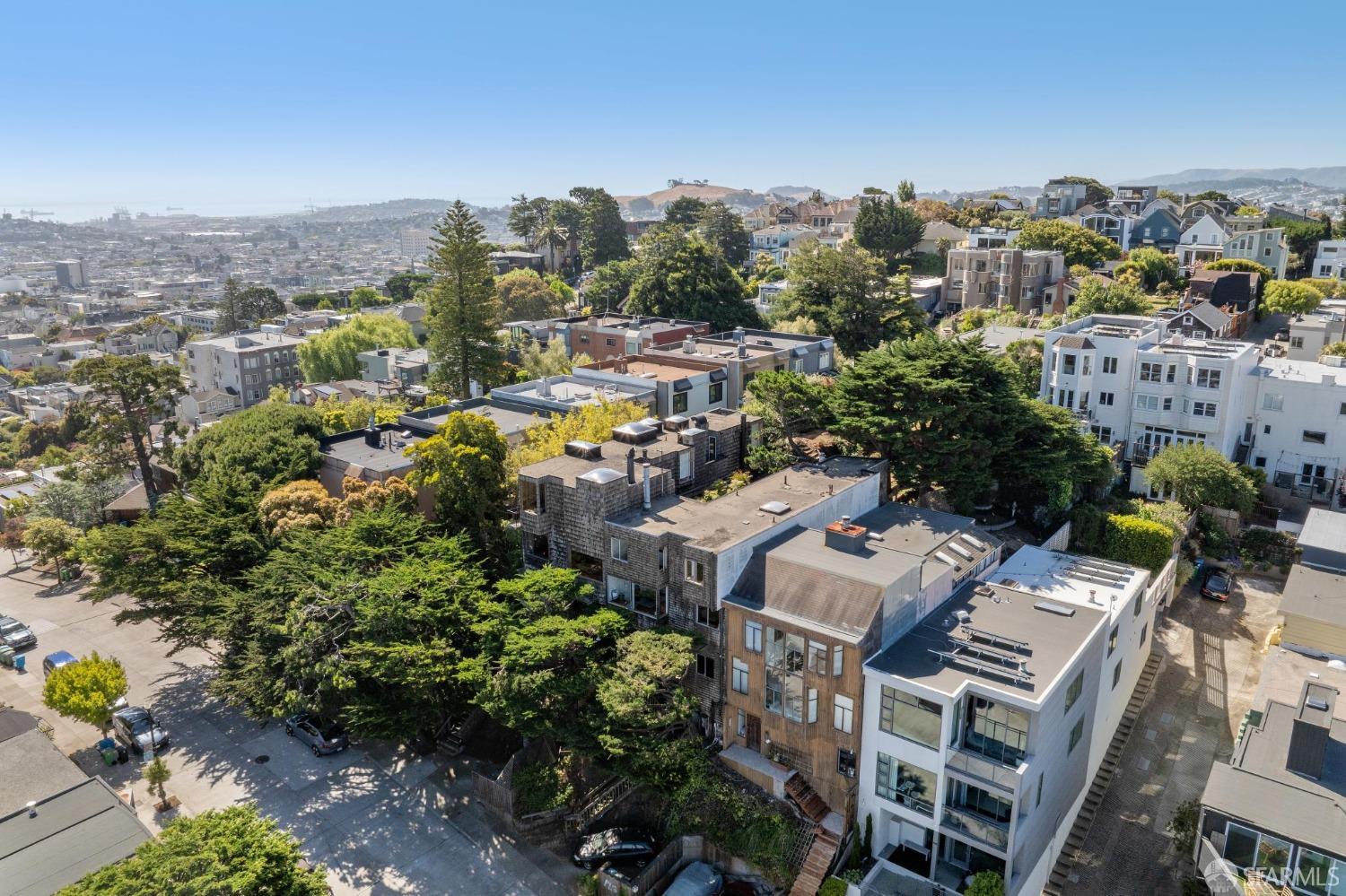 Detail Gallery Image 7 of 27 For 4071 20th St, San Francisco,  CA 94114 - 4 Beds | 2/1 Baths