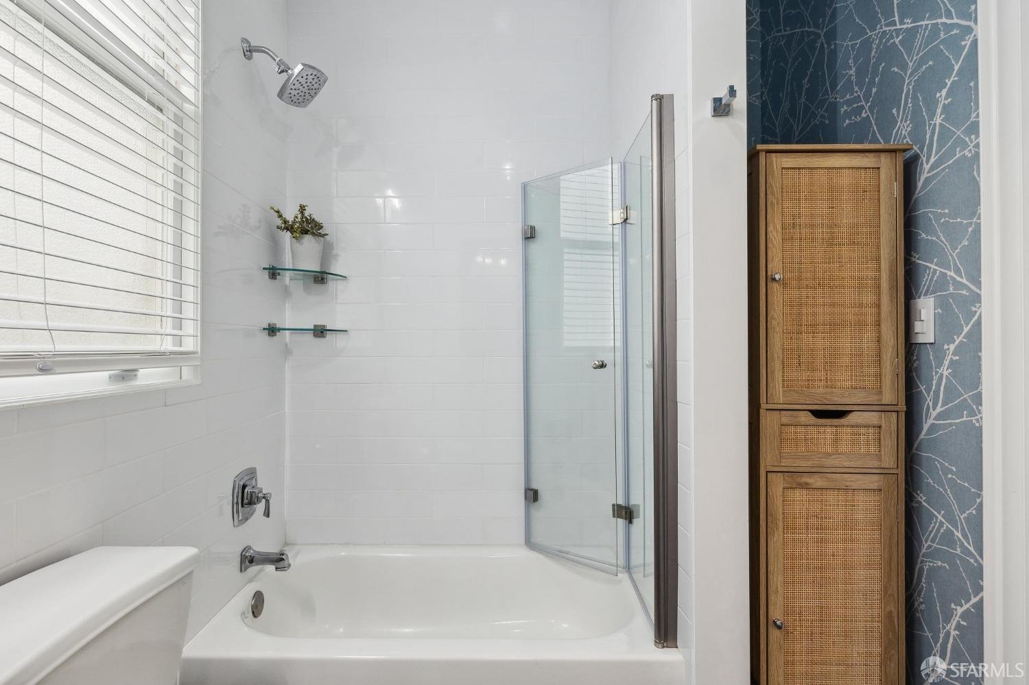 Detail Gallery Image 36 of 48 For 166 Dolores St, San Francisco,  CA 94103 - 3 Beds | 1/1 Baths