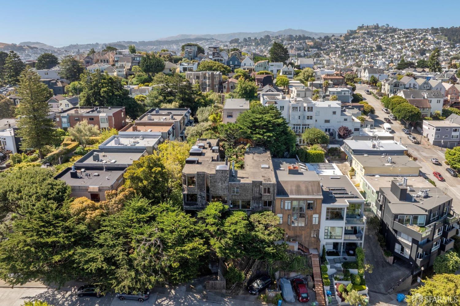 Detail Gallery Image 3 of 27 For 4071 20th St, San Francisco,  CA 94114 - 4 Beds | 2/1 Baths