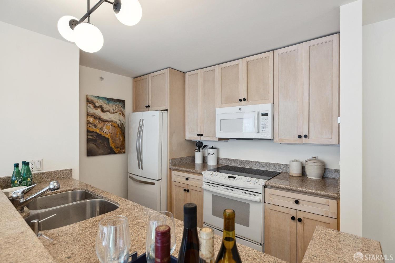 Detail Gallery Image 6 of 42 For 1483 Sutter St #418,  San Francisco,  CA 94109 - 2 Beds | 2 Baths