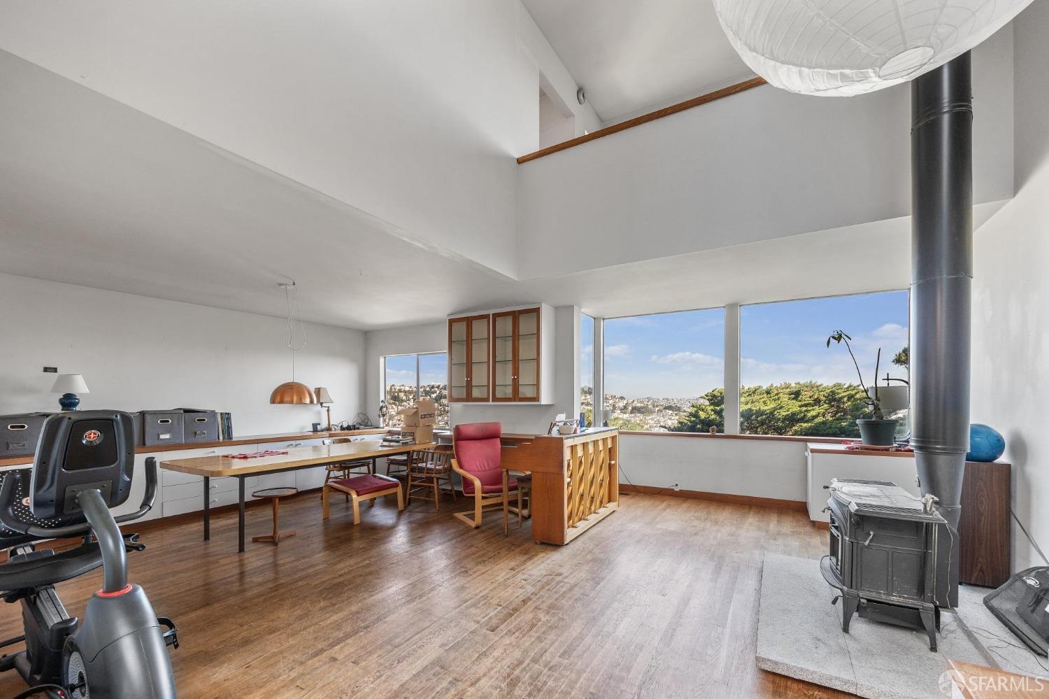 Detail Gallery Image 1 of 1 For 4071 20th St, San Francisco,  CA 94114 - 4 Beds | 2/1 Baths