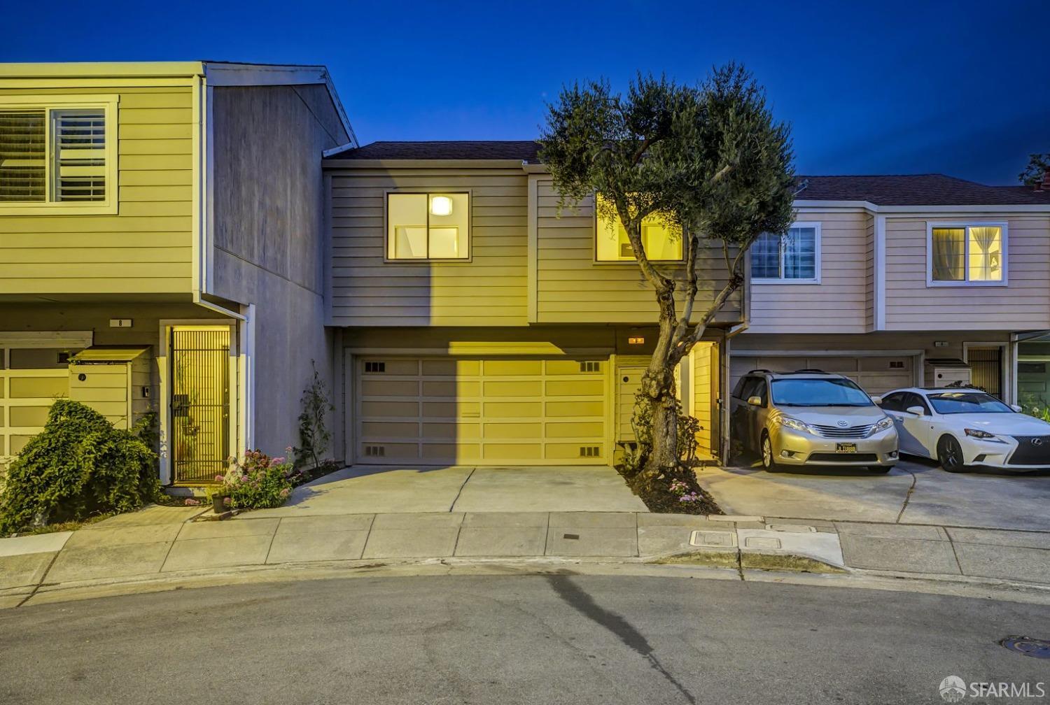 Detail Gallery Image 3 of 60 For 6 Hillview Ct, San Francisco,  CA 94124 - 3 Beds | 2 Baths