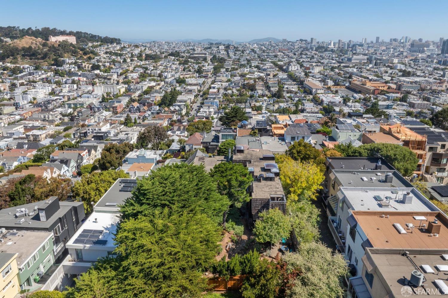 Detail Gallery Image 11 of 27 For 4071 20th St, San Francisco,  CA 94114 - 4 Beds | 2/1 Baths