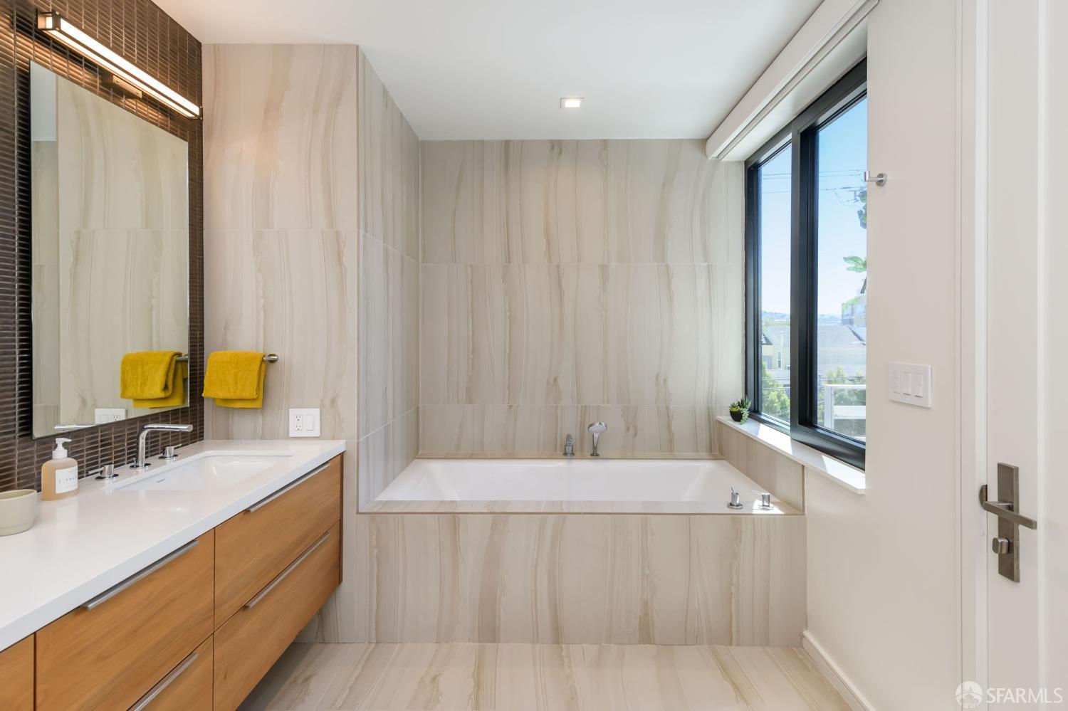 Detail Gallery Image 36 of 48 For 685 Florida St #2,  San Francisco,  CA 94110 - 3 Beds | 2 Baths