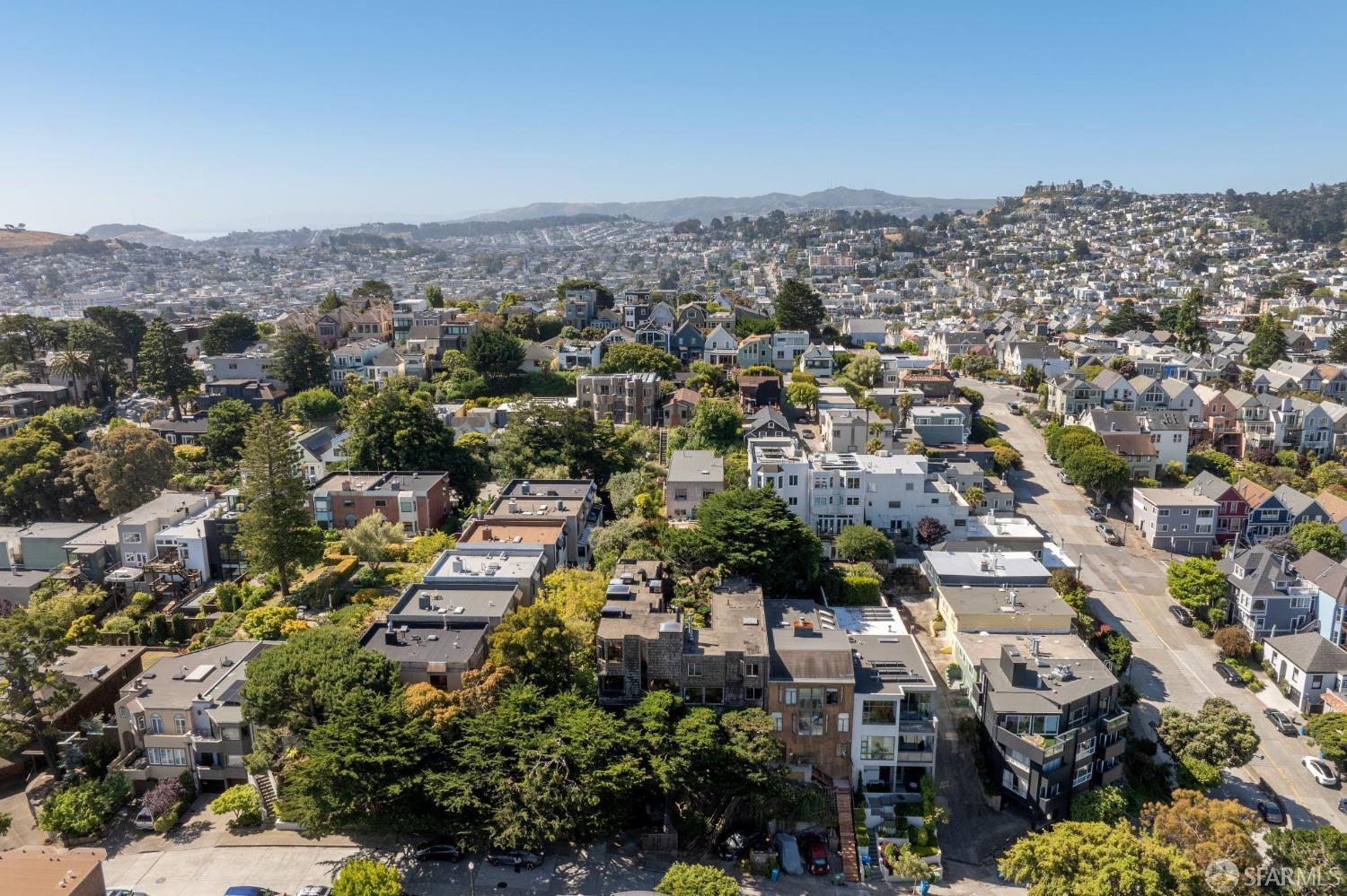 Detail Gallery Image 5 of 27 For 4071 20th St, San Francisco,  CA 94114 - 4 Beds | 2/1 Baths