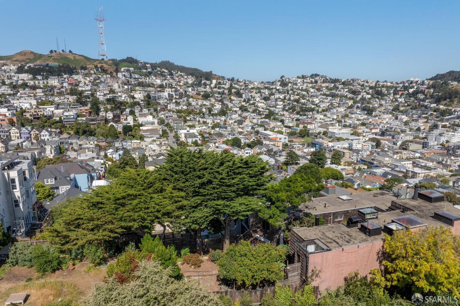 Detail Gallery Image 14 of 27 For 4071 20th St, San Francisco,  CA 94114 - 4 Beds | 2/1 Baths