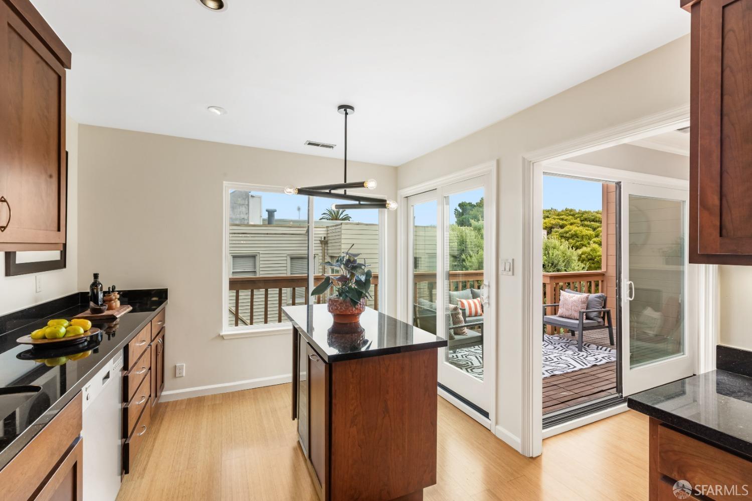 Detail Gallery Image 9 of 42 For 470 Fillmore St #3,  San Francisco,  CA 94117 - 2 Beds | 2 Baths